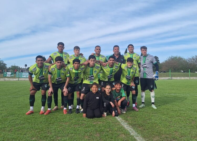 Los Andes goleó 4-0 a San Martín y llegó a los 13 puntos