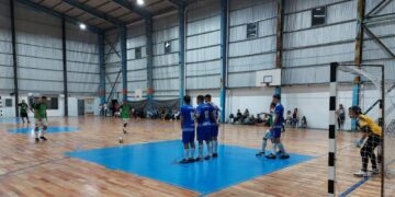 La lluvia y la humedad volvieron a ser protagonistas en el futsal