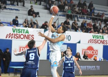 El nicoleño Víctor Fernández sumó minutos en la caída de Oberá ante Racing de Chivilcoy