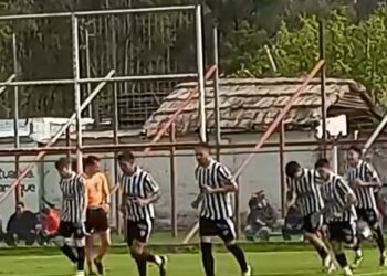 La Emilia goleó 7 a 0 a 12 de Octubre y es el nuevo líder del Clausura