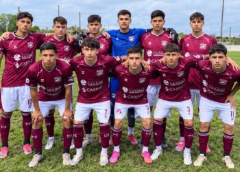 Defensores goleó a Fútbol San Nicolás y sigue en zona de clasificación