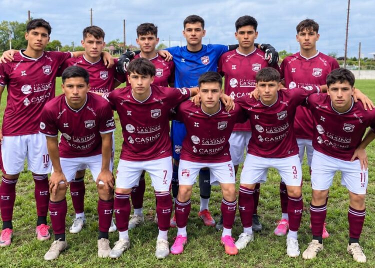 Defensores goleó a Fútbol San Nicolás y sigue en zona de clasificación