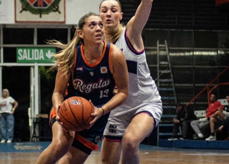 Regatas consiguió su primer triunfo en la Liga Femenina: festejó ante Náutico en La Ribera